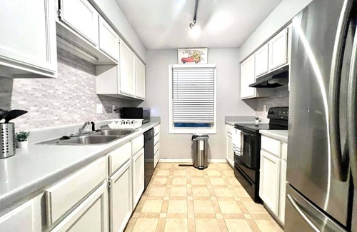 Oakdale House | The Perch, townhome with AC, in tranquil Coralville