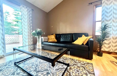 Oakdale House | The Perch, townhome with AC, in tranquil Coralville