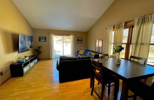Oakdale House | The Perch, townhome with AC, in tranquil Coralville