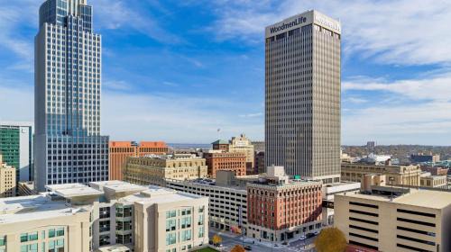 Downtown Omaha Hotel | The Peregrine Omaha Downtown Curio Collection By Hilton