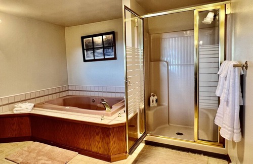 Kodiak House | The Peregrine Private Suite - Comfort and Luxury in the Heart of Kodiak