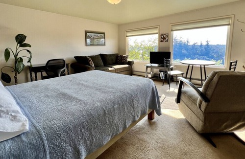 Kodiak House | The Peregrine Private Suite - Comfort and Luxury in the Heart of Kodiak