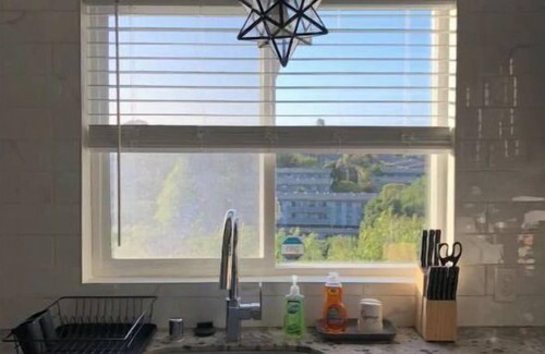 Hayward Condo | The Perfect Balance: Work Comfortably, Relax Effortlessly in Comfy Apt Home!