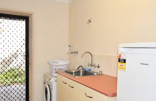 Woodgate House | The Perfect Beachside Holiday Destination!