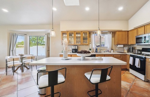 Tucson House | The Perfect Family Escape: Spacious and Cozy by RedAwning