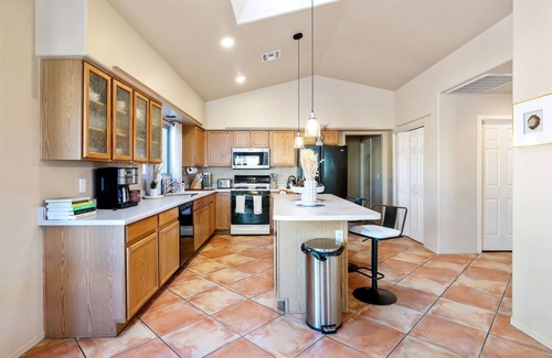 Tucson House | The Perfect Family Escape: Spacious and Cozy by RedAwning