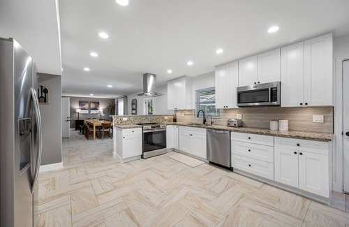 Oldsmar House | The Perfect Family Retreat w Pool and Games