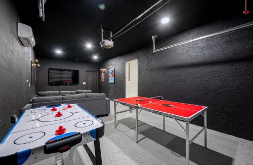 Westchase House | The Perfect Family Retreat w Pool and Games