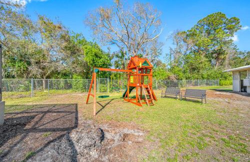 Westchase House | The Perfect Family Retreat w Pool and Games