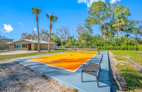 Westchase House | The Perfect Family Retreat w Pool and Games