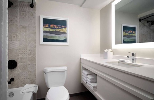 Irvine Business Complex Hotel | The Perfect Fit & Quality Stay! 4 Relaxing Units, w/Pool, Airport Shuttle