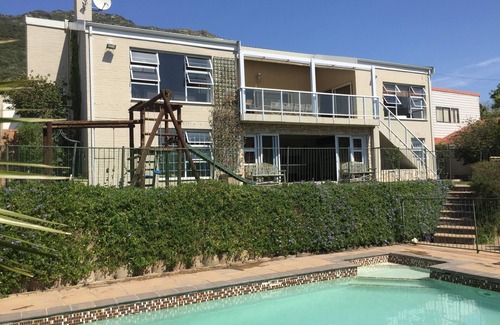 Hout Bay House | The perfect getaway in glorious Cape Town in spacious family home!