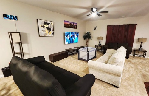 McDonough House | The Perfect Guesthouse for Family and Group Trips