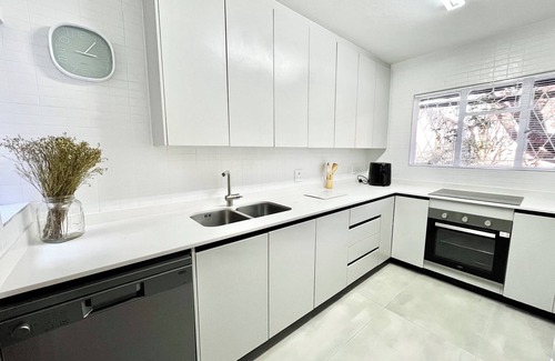 Pretoria House | The perfect home away from home! nThree bedroom townhouse with dedicated office.