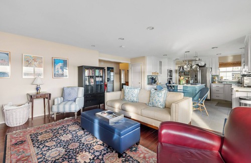 Allyn House | The perfect location for a peaceful getaway on Case Inlet in Puget Sound