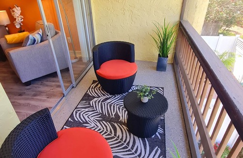 Gulf Gate Estates Condo | The Perfect Shiny Condo