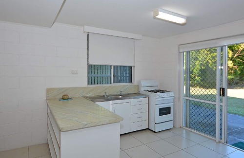 Traviston House | The Perfect Spot - Burrum Heads- Beachfront - 4 BR - Large Yard