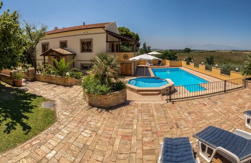 Torino di Sangro Villa | The perfectly situated Villa With Pool, 5 Minutes From The Sea