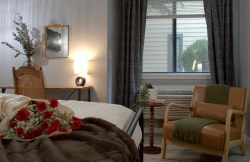 Englewood House | The Petite Stay Studio Retreat Near Dtc Pool