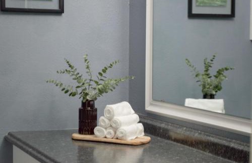 Englewood House | The Petite Stay Studio Retreat Near Dtc Pool