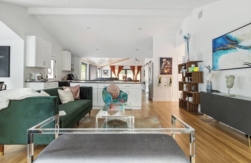 Cherrywood House | The Philosophers Playhouse, Pool, Ping Pong, BBQ, Projector, King B, 5 min to DT