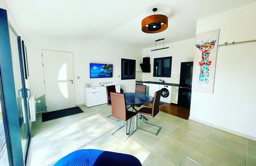 Le Bugue House | The PHOTINIA