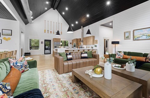 Hochatown Cabin | The Pickled Paddle, Pickleball Court, Outdoor Games, Pool Table, Big Back Deck