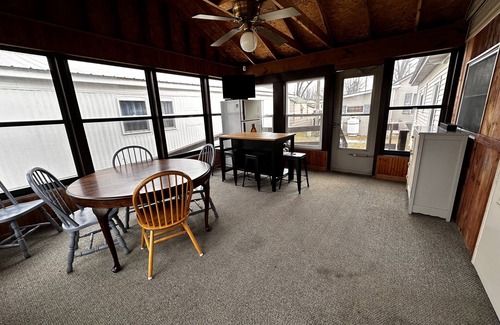Bagley House | The Pier Cottage located in River of Lakes