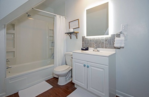 Nacogdoches House | The Pine Loft 1.5 blocks to SFA and directly across from Memorial Hospital