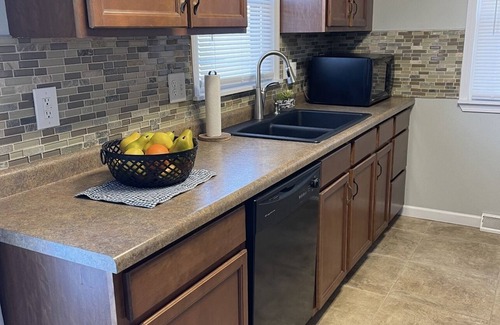 Cedar Rapids - Iowa City House | The Pinehouse - 1 mi to downtown/Czech Village!
