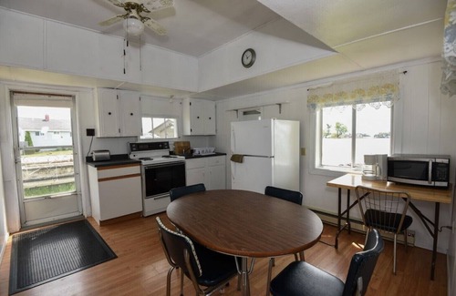 Leeds and the Thousand Islands Resort | The Pines Housekeeping Cottage - Gananoque - Cottage 3