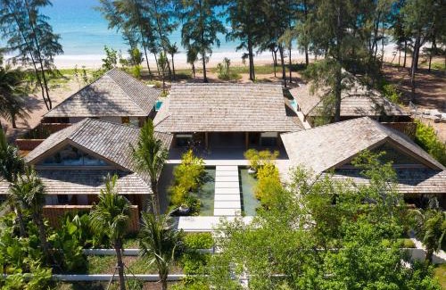 Ban Na Faek Villa | The Pines Phuket Full Service Beachfront Villa