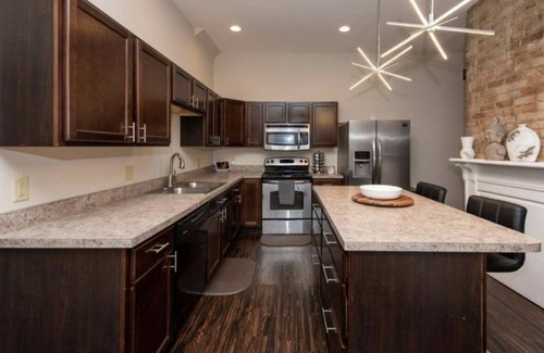 Cincinnati House | The Pink House in Cincinnati - 5 mins from Downtown, OTR, Findlay, & Clifton!n