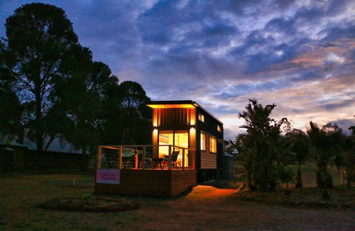 Cameron Cabin | The Pink Lake Tiny House - 'Sakura' - Lake Bumbunga (Lochiel)