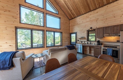 Ely Apartment | The Pioneer Lakeview Cabin with Private Sauna