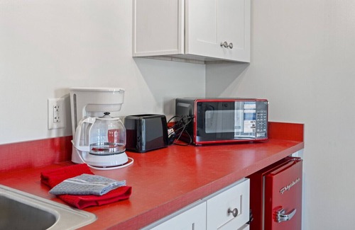 Cedar Key Apartment | The Pirate's Den Above Cedar Key Island Bakery