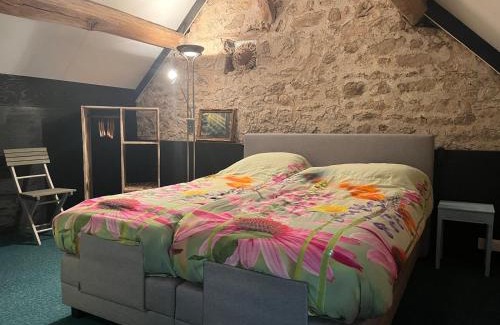 Lormes Apartment | The Place to Be