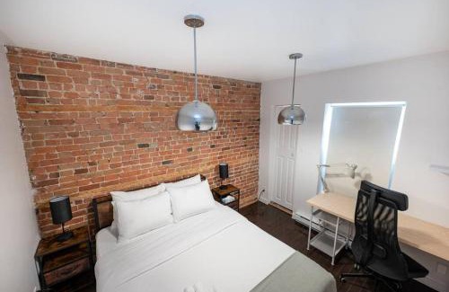 Plateau Mont Royal Apartment | The Plateau Haven - Premium Location