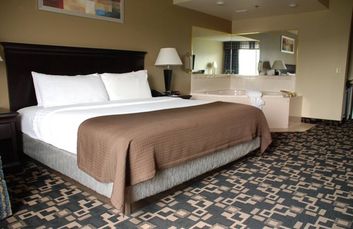 Winona Hotel | The Plaza Hotel & Suites Winona