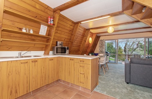Okiato Cottage | The Plum House Wairoro Park - Russell Holiday Home