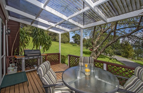 Okiato Cottage | The Plum House Wairoro Park - Russell Holiday Home