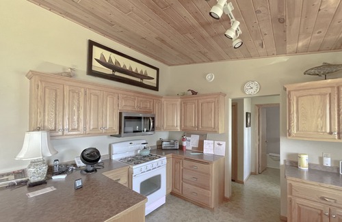 Cass Lake House | The Point- Between 2 shores, sand beach, canoe, cozy, click pic for Fall deals