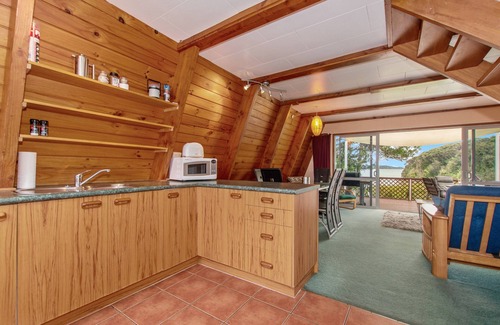 Okiato Cottage | The Point House Wairoro Park - Russell Home