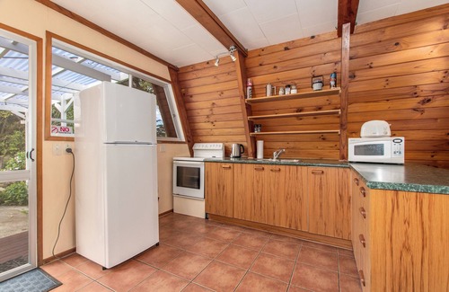 Okiato Cottage | The Point House Wairoro Park - Russell Home