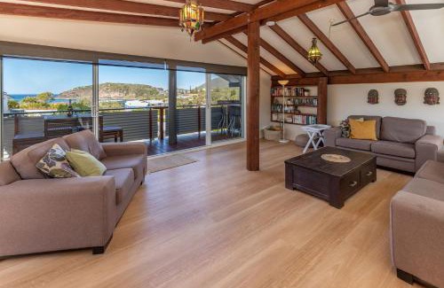 Boomerang Beach House | The Pole House