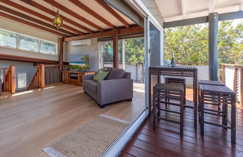 Boomerang Beach House | The Pole House