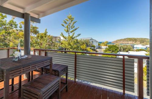 Boomerang Beach House | The Pole House