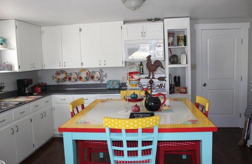 Price House | The Polka Dot Cottage - Two Bedrooms - 50s Vibe