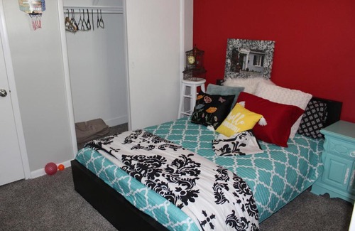 Price House | The Polka Dot Cottage - Two Bedrooms - 50s Vibe