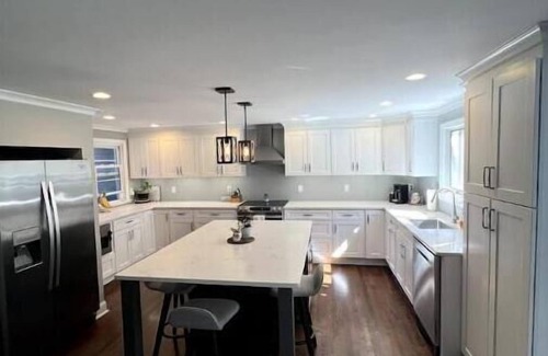 Norwalk House | The Pond House 3 bed 2 bath hot tub sauna and more